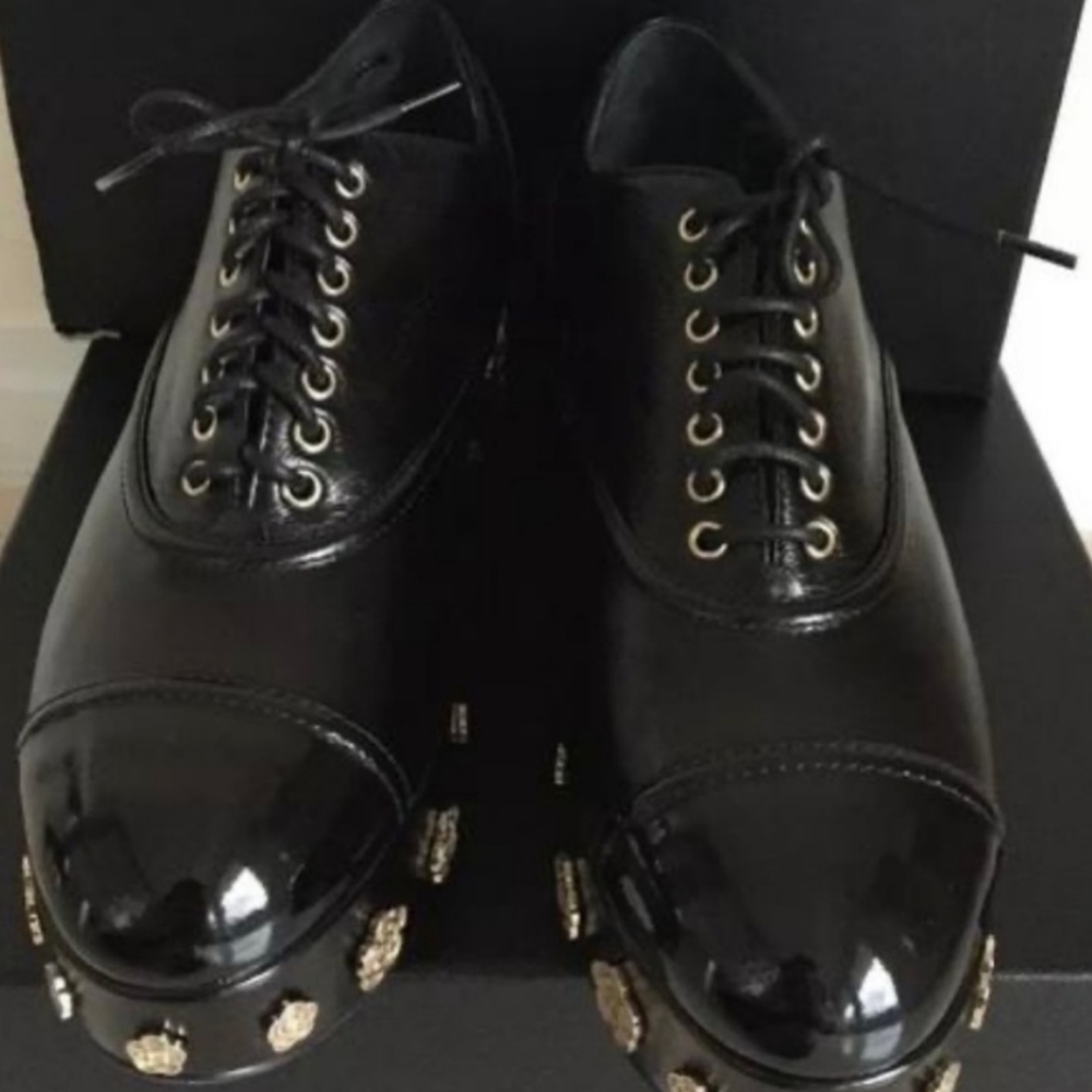 CHANEL Lace Up Oxford Camelia Wedges - Picture 16 of 16